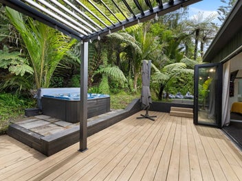Private Family Living in the Heart of Titirangi