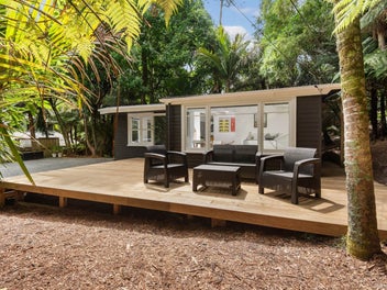 Free-Standing Freedom: Your Own Slice of Paradise