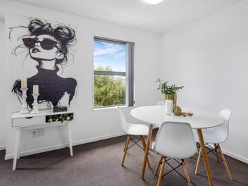 Sunny, drive on, 4 bedrooms