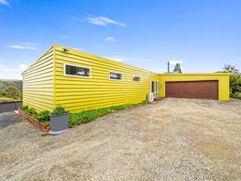 Lifestyle Self-Sufficient Retreat with Views