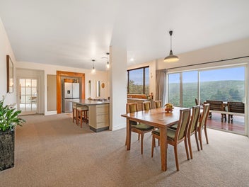 Lifestyle Self-Sufficient Retreat with Views