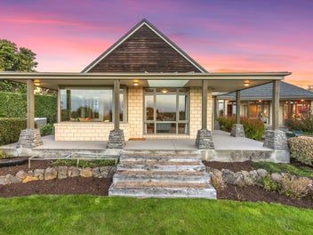 Exceptional Home, Exceptional View - Ignore the RV