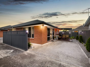 Sun-Soaked Hornby Townhouse Must Be Sold!
