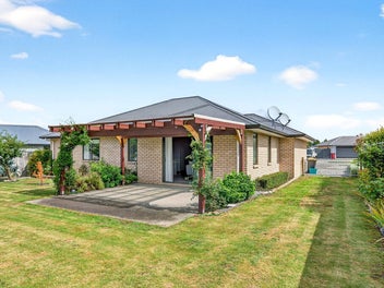 Easy Living, Peaceful Setting! BEO $699,500