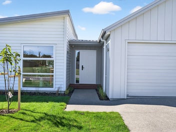 Brand New in Westbush! BEO $839,000