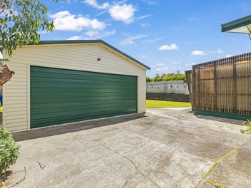 Coastal comfort at the end of the cul-de-sac