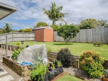 WONDERFUL TOWN LOCATION, CONTEMPORARY HOME