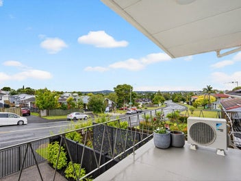 Brick & Tile | 3 Car Parks | No Body Corp