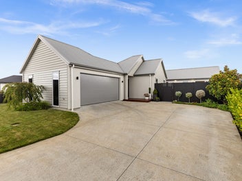 Effortless Modern Living with Indoor/Outdoor Flow