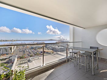 Massive Seaview 3 bed +2 Carpark