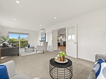 MODERN COMFORT MEETS BUSH-CLAD SERENITY