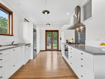 Spacious, Sunny & Centrally Located