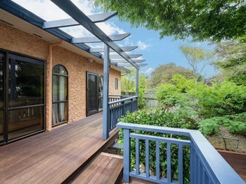 Spanish Charm Villa – Stoke’s Hidden Gem!