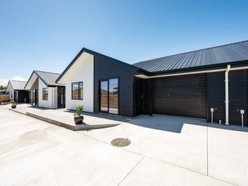 Two Bedroom, Two Bathroom - Central Richmond!