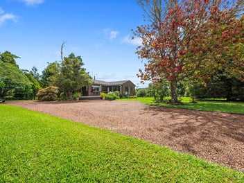 Classic Coatesville Farmhouse. Stunning Flat Site.