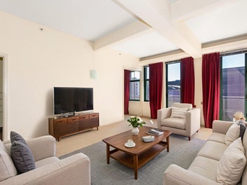 CENTRAL CITY LIVING WITH SPACE AND SUN