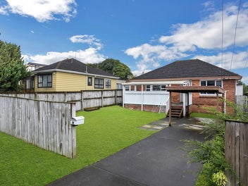 Location, Lifestyle & Low Maintenance!!