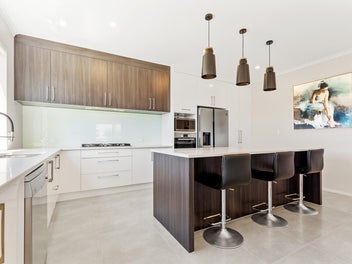 Immaculate & Instantly Appealing in Fairway Bay