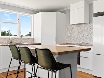 Stylish Reno! Easy Living! BEO $479,500