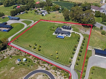 Executive home – outskirts of town living