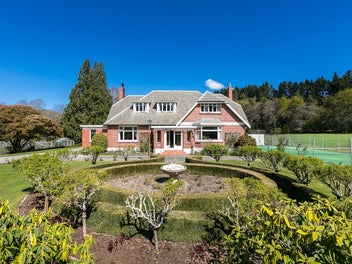 Country Homestead - Mount Trotter
