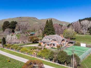 Country Homestead - Mount Trotter