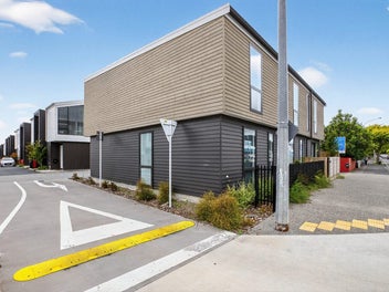 Modern 2-Bedroom Townhouse