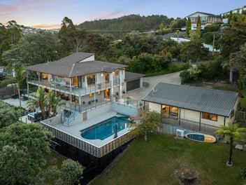 WHERE LUXURY MEETS THE HORIZON