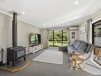 Private Family Oasis in Woodend