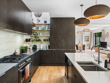 Family Chic on the Right Street