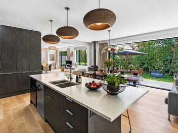 Family Chic on the Right Street
