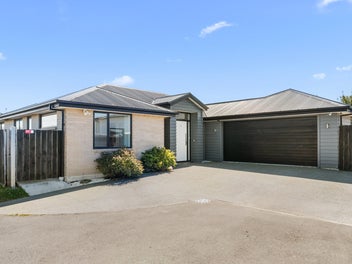 Well-Designed Living in a Walk-To-Shops Location