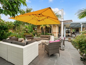 Spacious brick and tile in Botany College zone