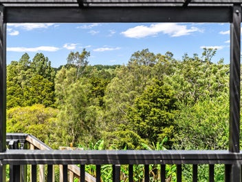 Sunny Decks, Bush Views, Easy Living