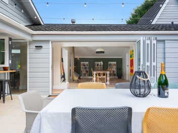 Secluded Luxury Just Minutes From The CBD