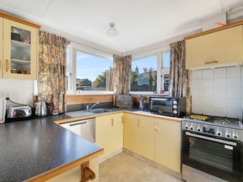 Sunny South Hill Gem