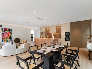 EXPERIENCE THE ESSENCE OF LONG BAY