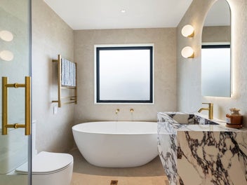 EXPERIENCE THE ESSENCE OF LONG BAY