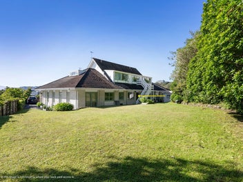 Rare Thorndon Gem with Double Parking