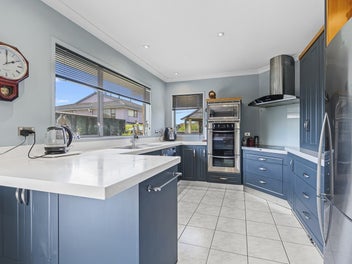 Sunny, Spacious and Central!