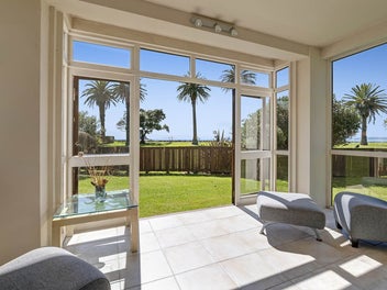 Ground-Level Living, steps from Waiwera Beach