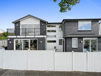 The Ultimate Luxury Living - Must Sell!