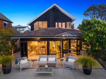 Spectacular Panoramic Harbour Views for Sale