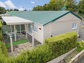 Entry into Birkenhead. Resort-Style Living