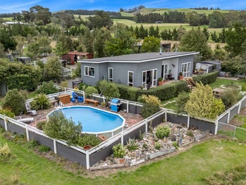 Stunning Lifestyle Awaits You!