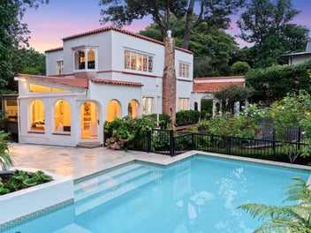 Mediterranean Grace, Modern Expression