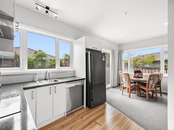 A LITTLE CUTIE IN SOUGHT AFTER WATERLOO