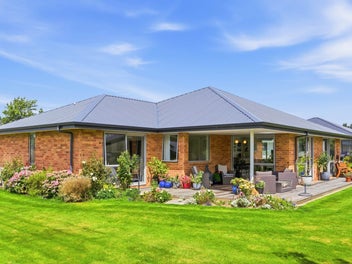 Modern living with beautiful surrounds