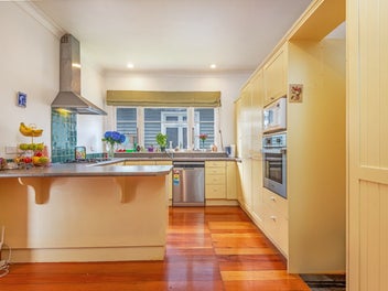 Seriously for sale - renovated Roslyn gem!