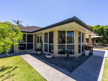 IMMACULATE, PRIVATE BRICK & TILE HOME!